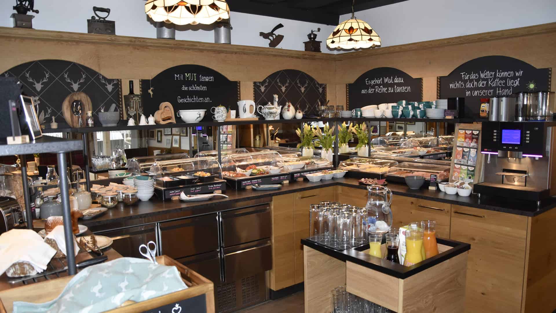 Das reichhaltige Frühstücksbuffet jeden morgen im Landhotel Anna genießen