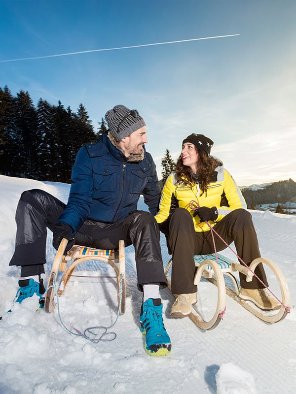 Rodeln Winter Sport St Martin Tennengebirge Pärchen Paar