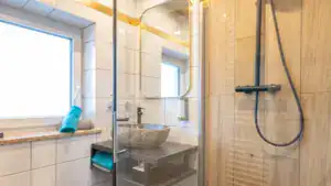 Zimmer Rosenholz Bad Dusche WC